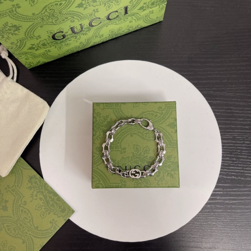 G*u*i bracelets